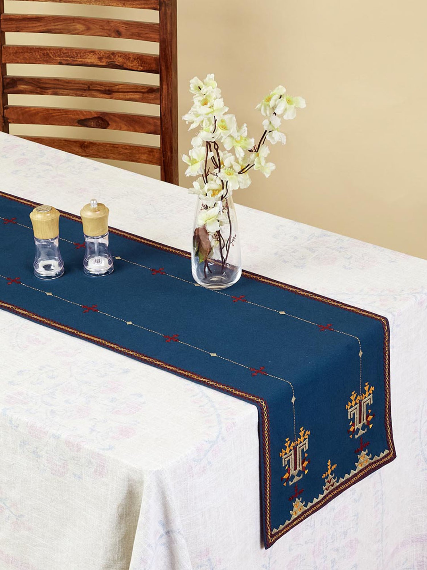 Juvale Placemats with Table Runner (Gold Foil, 6 Pieces)