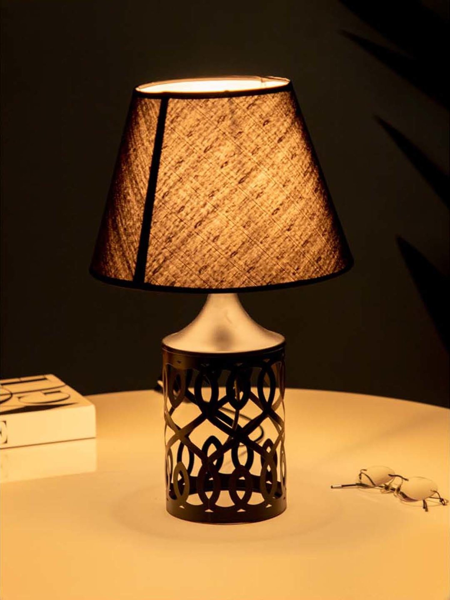 The Decor Kart Black Metal Vulcan Table Lamp