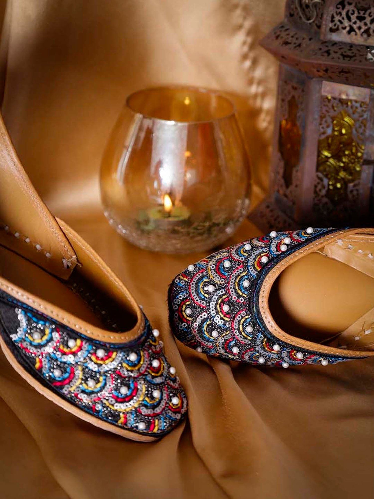 Glam Story Women's Arsh Multicolored Ethnic Juttis