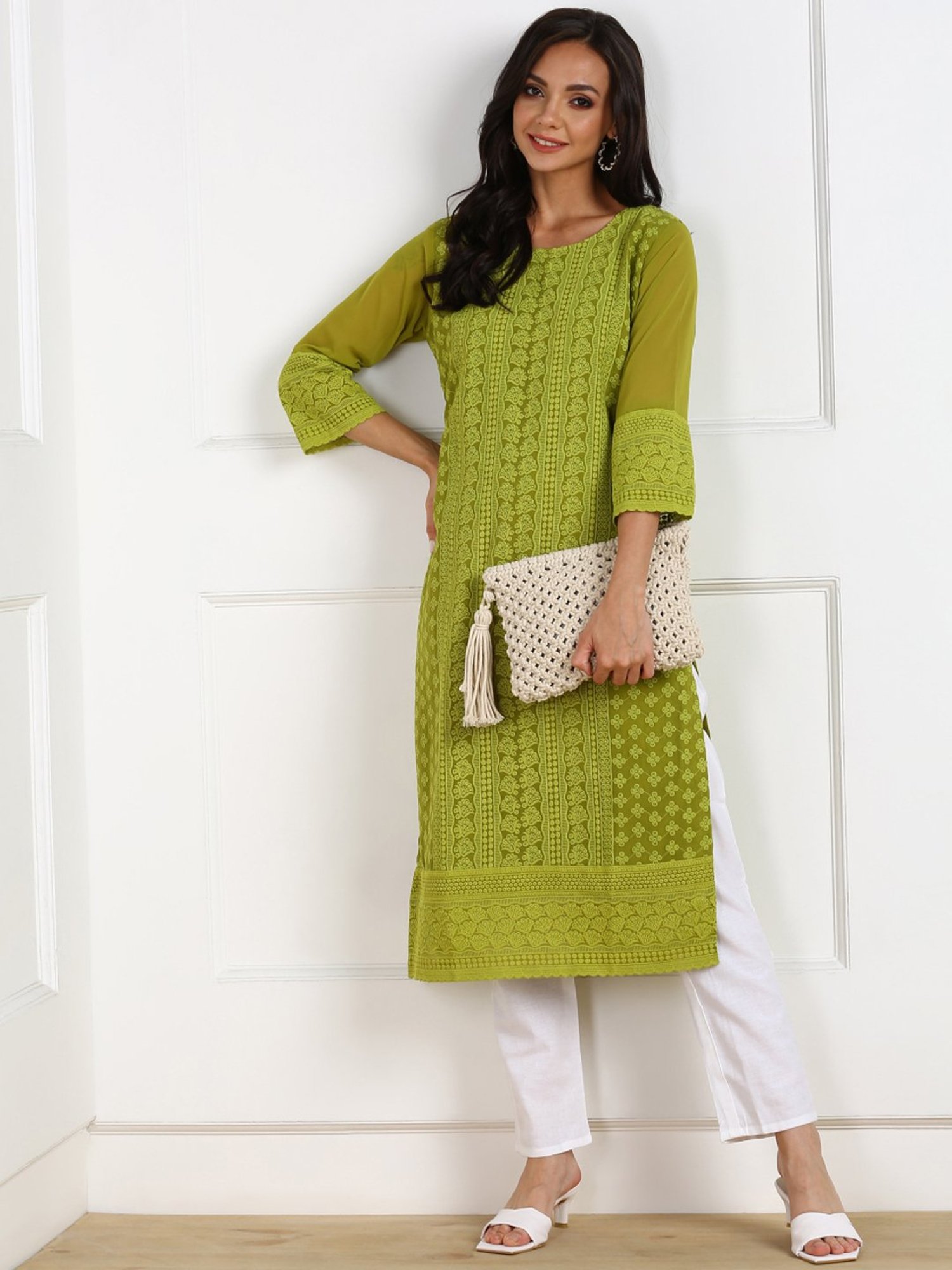 SWAGG INDIA Green Embroidered Straight Kurta