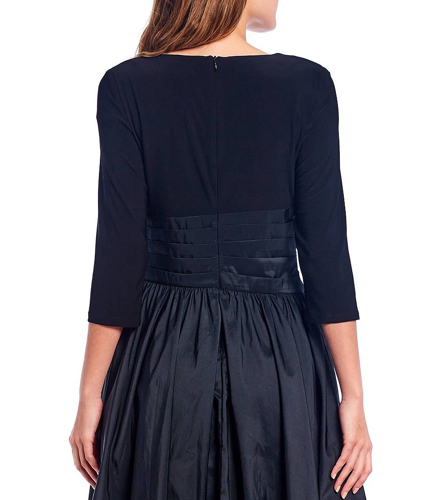 Jessica Howard 3/4 Sleeve V-Neck Pleased Waist Dress