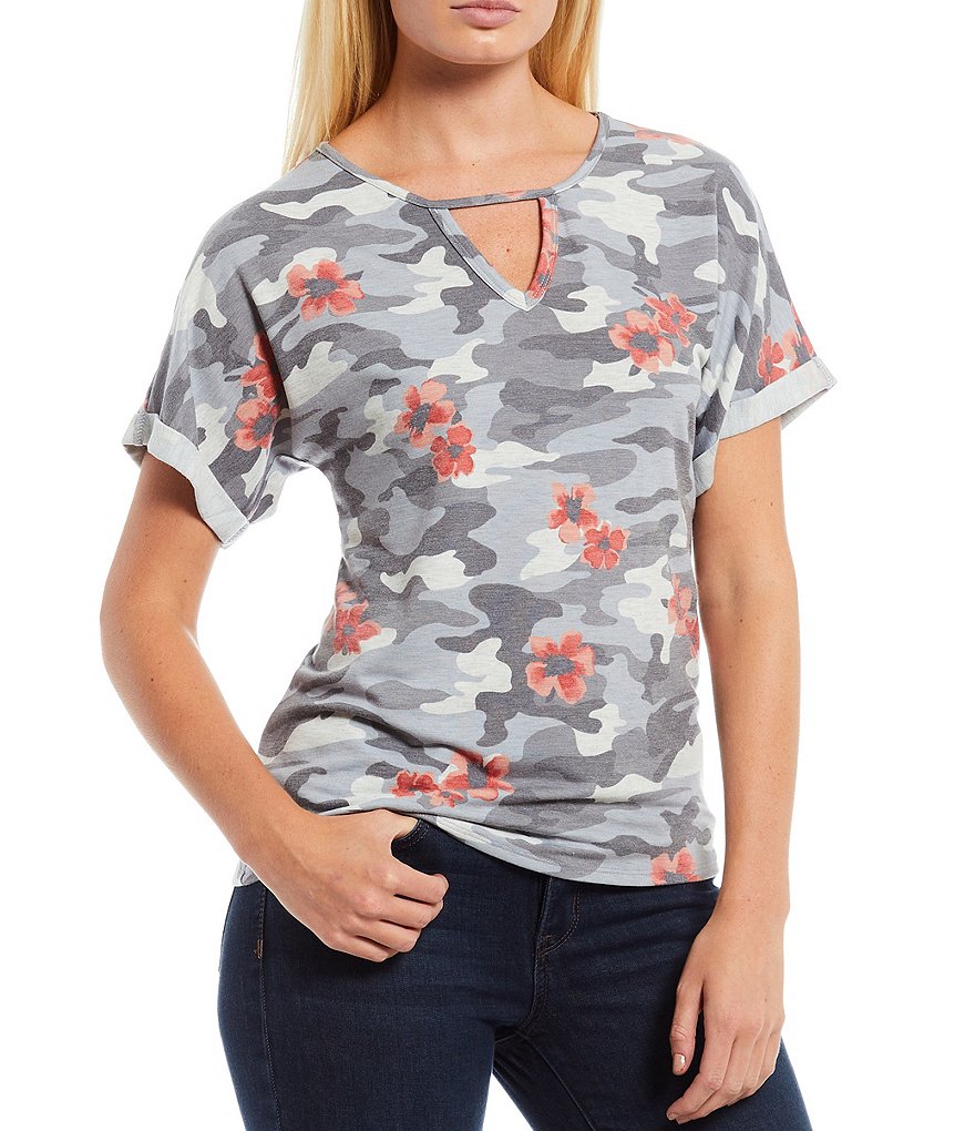 Bobeau Camo Floral Print Cutout V Detail Crew Neck Tee
