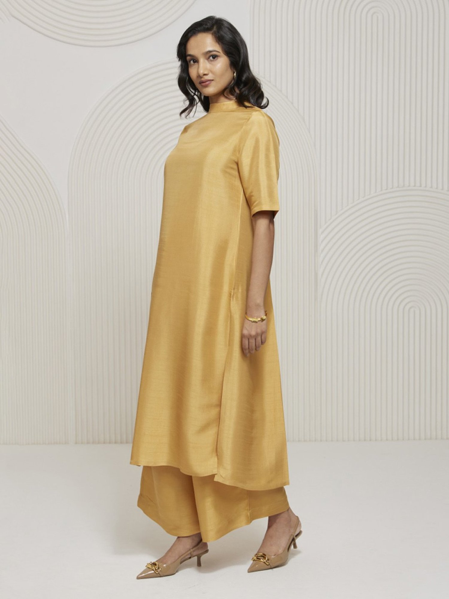 Artagai Gold Earth Elevated Basics Round Neck Kurta With Back Inverted Box Pleat & Wide Leg Trouser