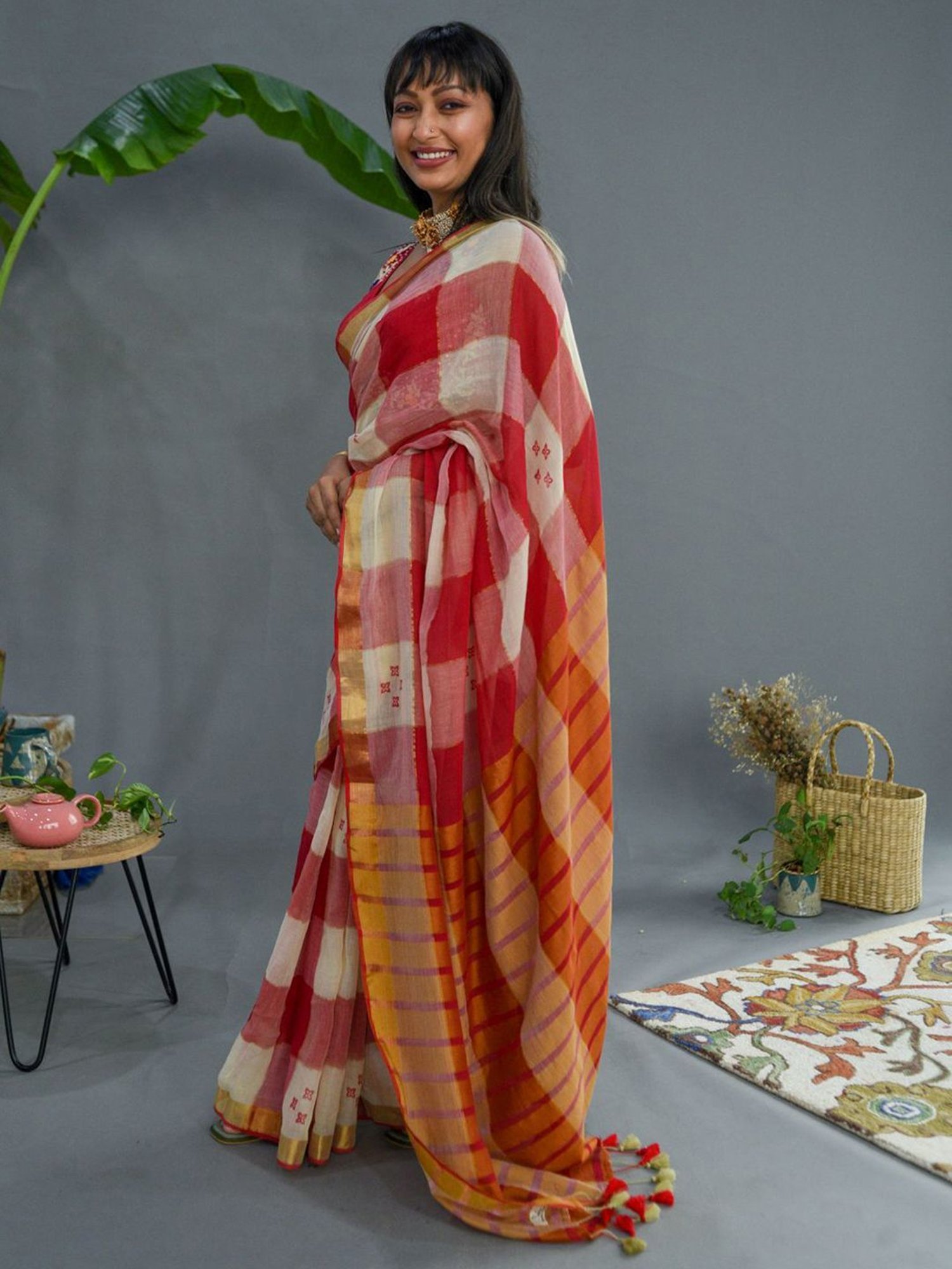 Suta Red & White Cotton Chequered Saree Without Blouse