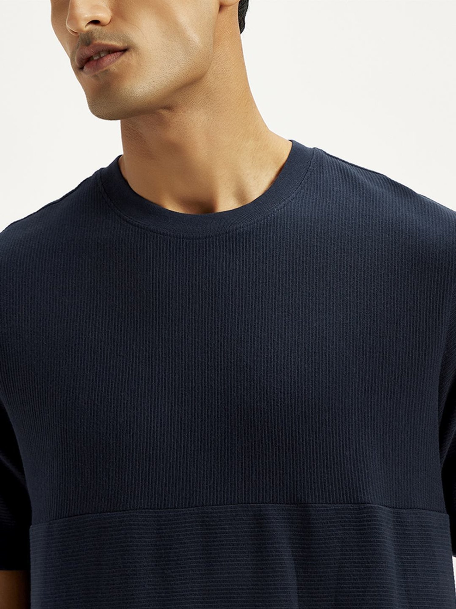 Levi's Navy Cotton Regular Fit Texture T-Shirt