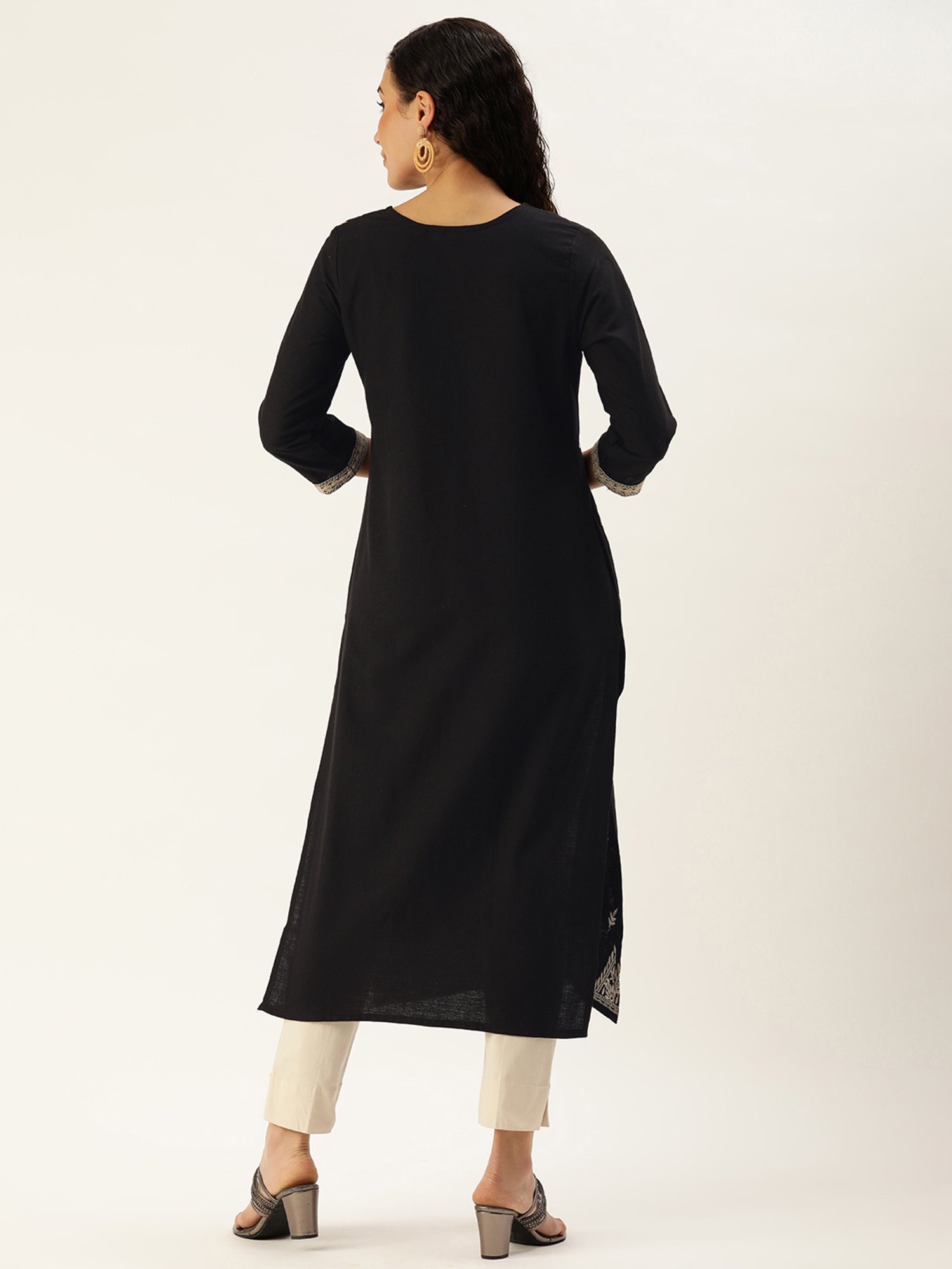 Amukti Black Cotton Embroidered Straight Kurta