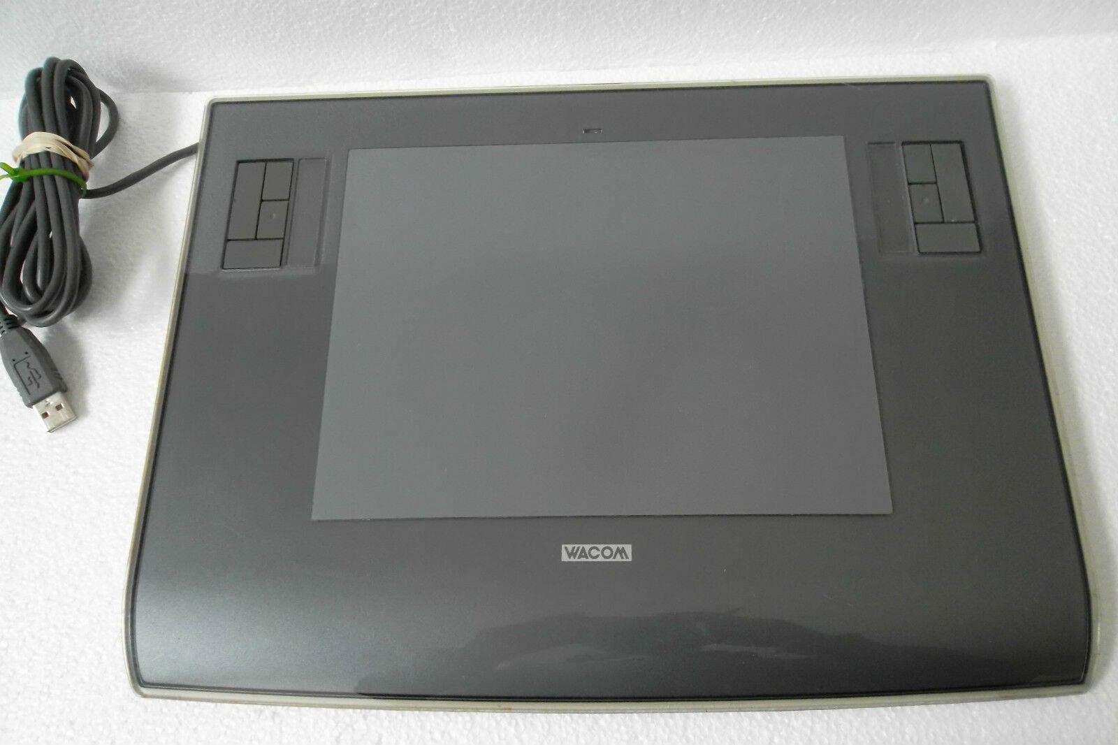 Wacom Intuos3 Graphics 6" x 8" Pen Tablet 5080 LPI USB 200 PPS PTZ-630 PC/ Mac