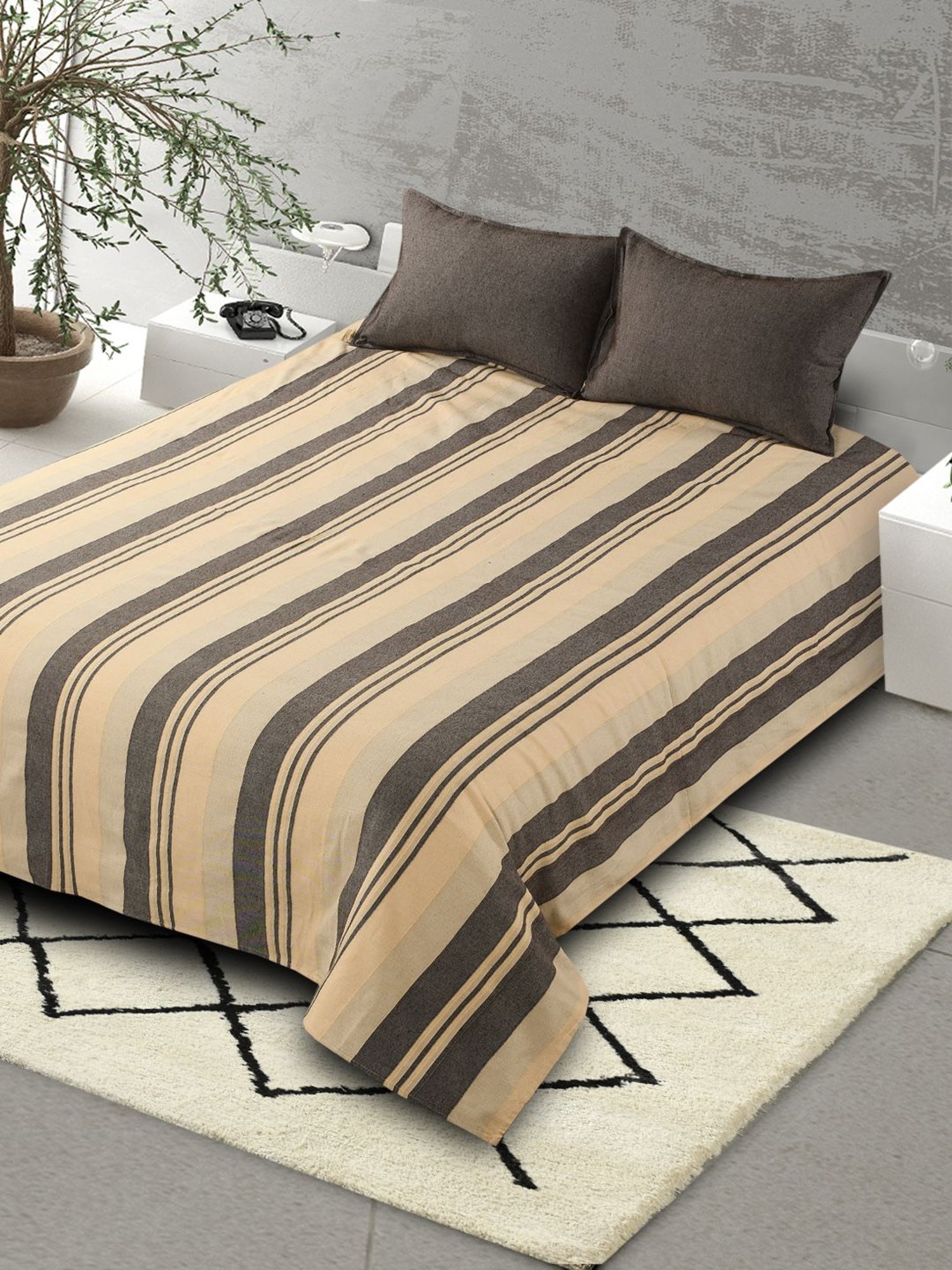 Saral Home Abstract Brown 155 TC Cotton King Sized Bed Sheet with 2 Pillow Covers