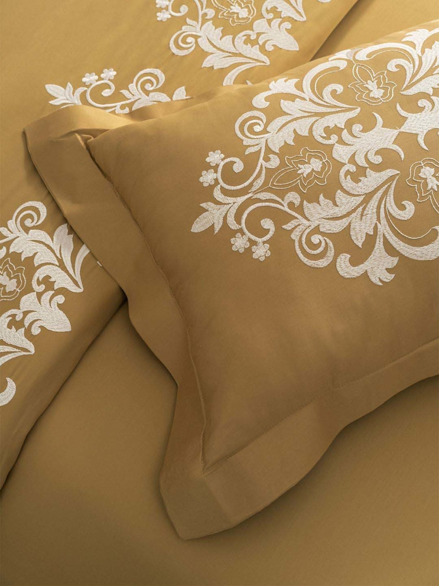 Ddecor Live Beautiful Urban Honey Cotton 210 TC King Bed Sheet With 2 Pillow Covers