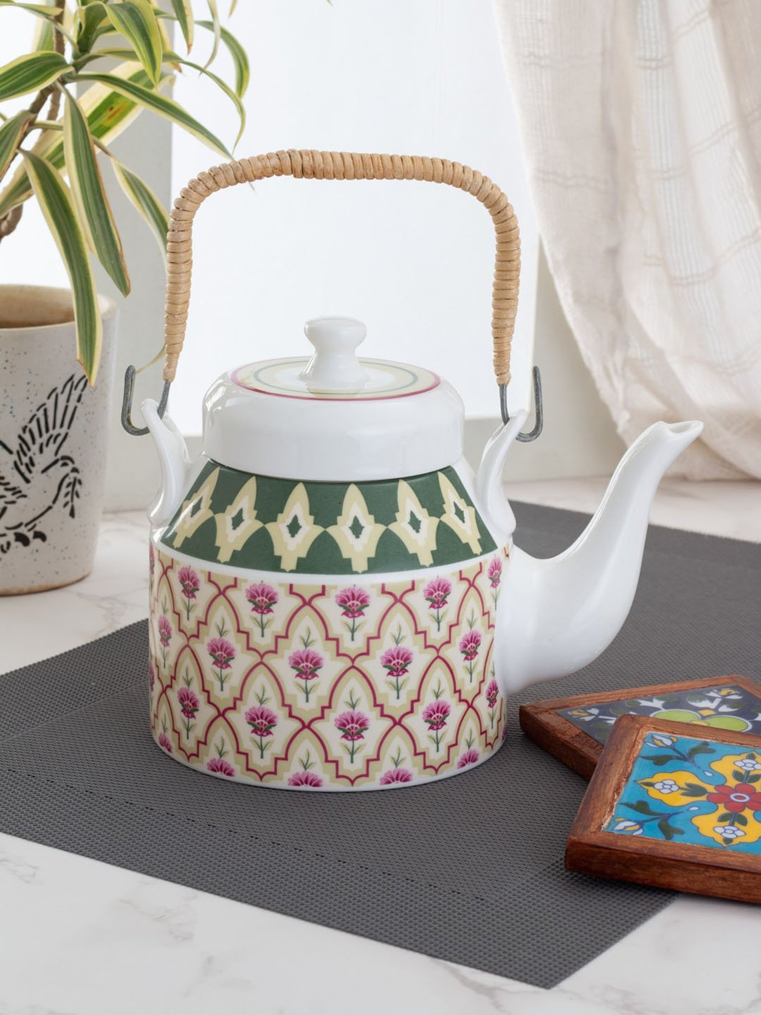 India Circus Multicolor Ceramic Kettle with Lid - Set of 1