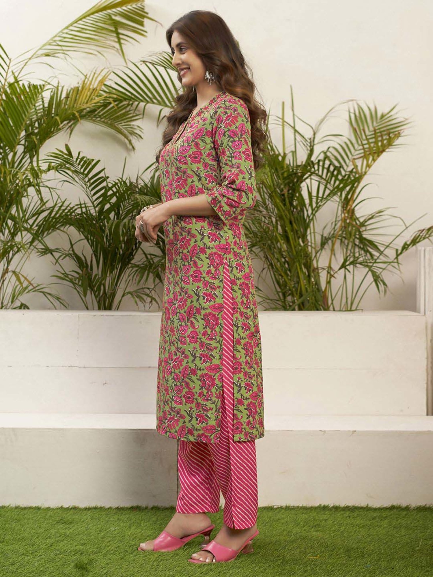 Skylee Green & Pink Printed Kurta Pant Set With Dupatta