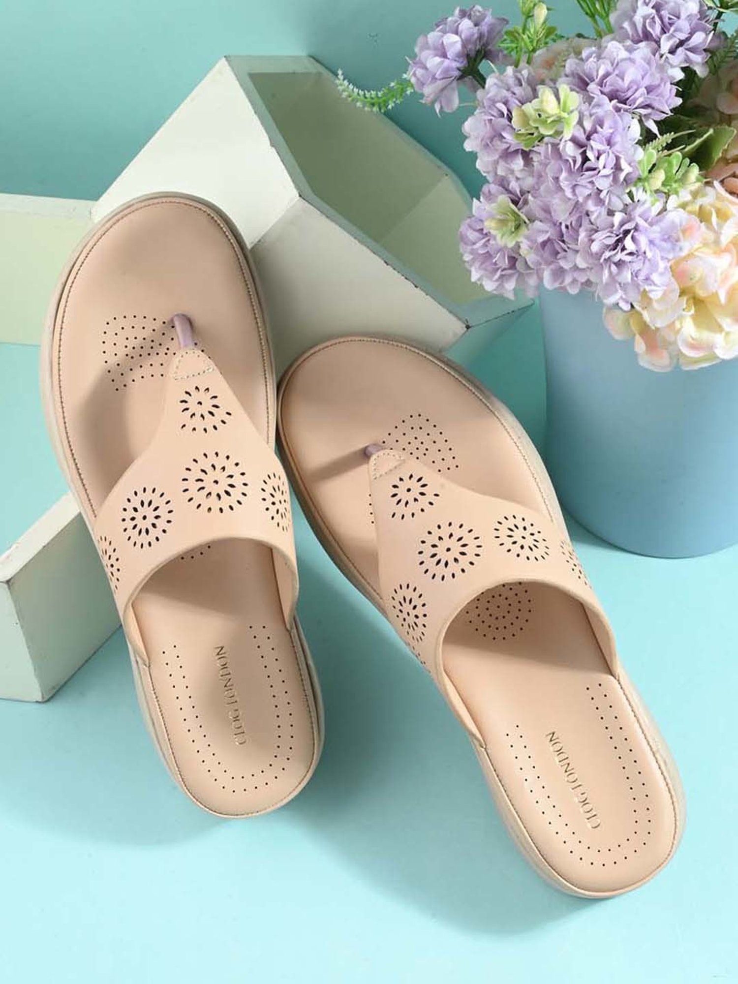 Clog London Women's Beige Thong Wedges