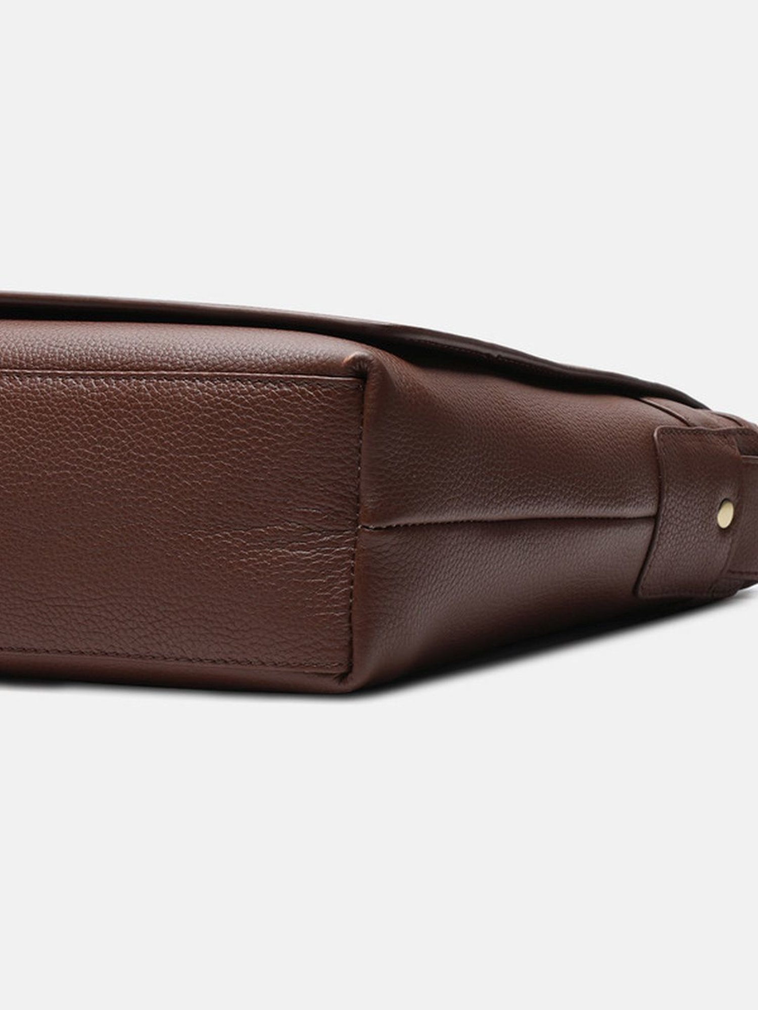 BAGATT Novara Magnet Leather Solid Laptop Messenger Bag