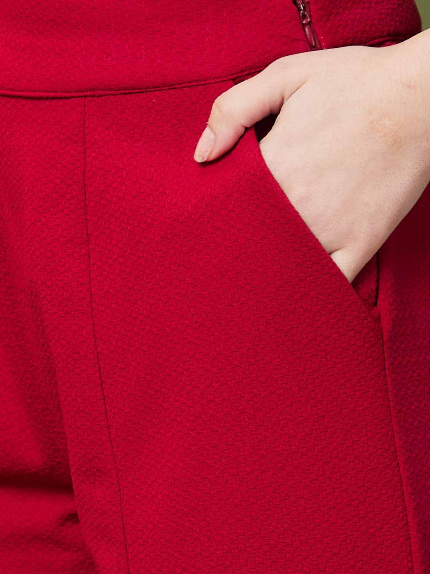 Globus Red Square Neck Crop Top Pants Set