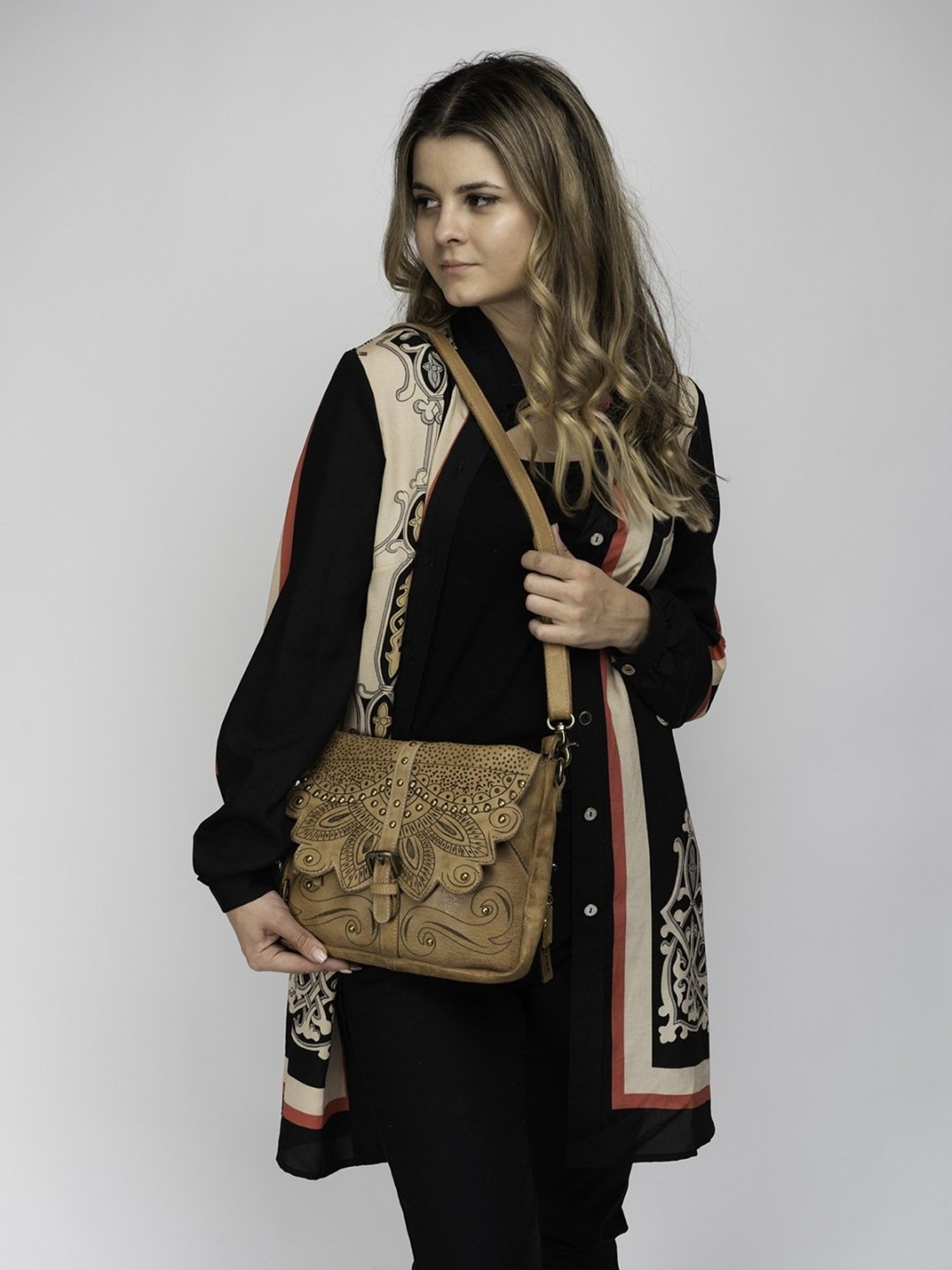 Art N Vintage Carob Sand Leather Textured Medium Sling Handbag