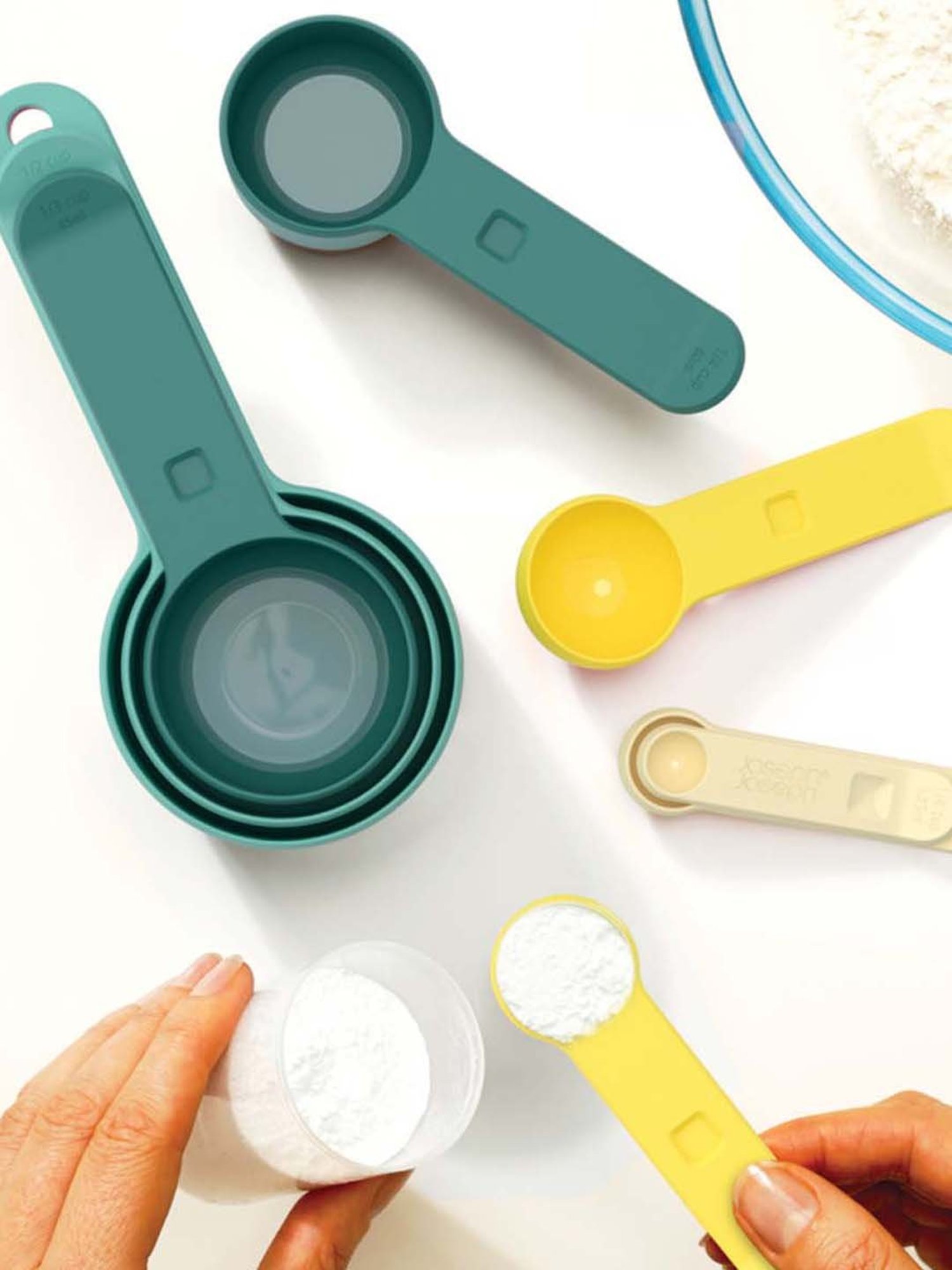 KitchenCraft Black Plastic Magnetic Measuring Cup - Set of 4