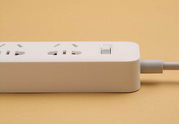 Xiaomi Mi Smart Power Strip Power Adapter 3 Outlets 2500W Maximum Power Output with 3 USB Charging Ports for iPhone Xiaomi Samsung Smartphone Tablet TV