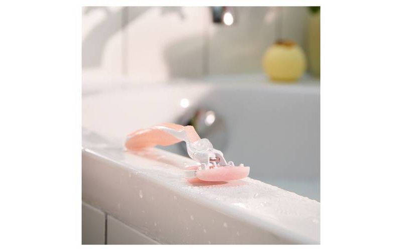 Venus ComfortGlide White Tea Women's Razor + 4 Razor Blade Refills