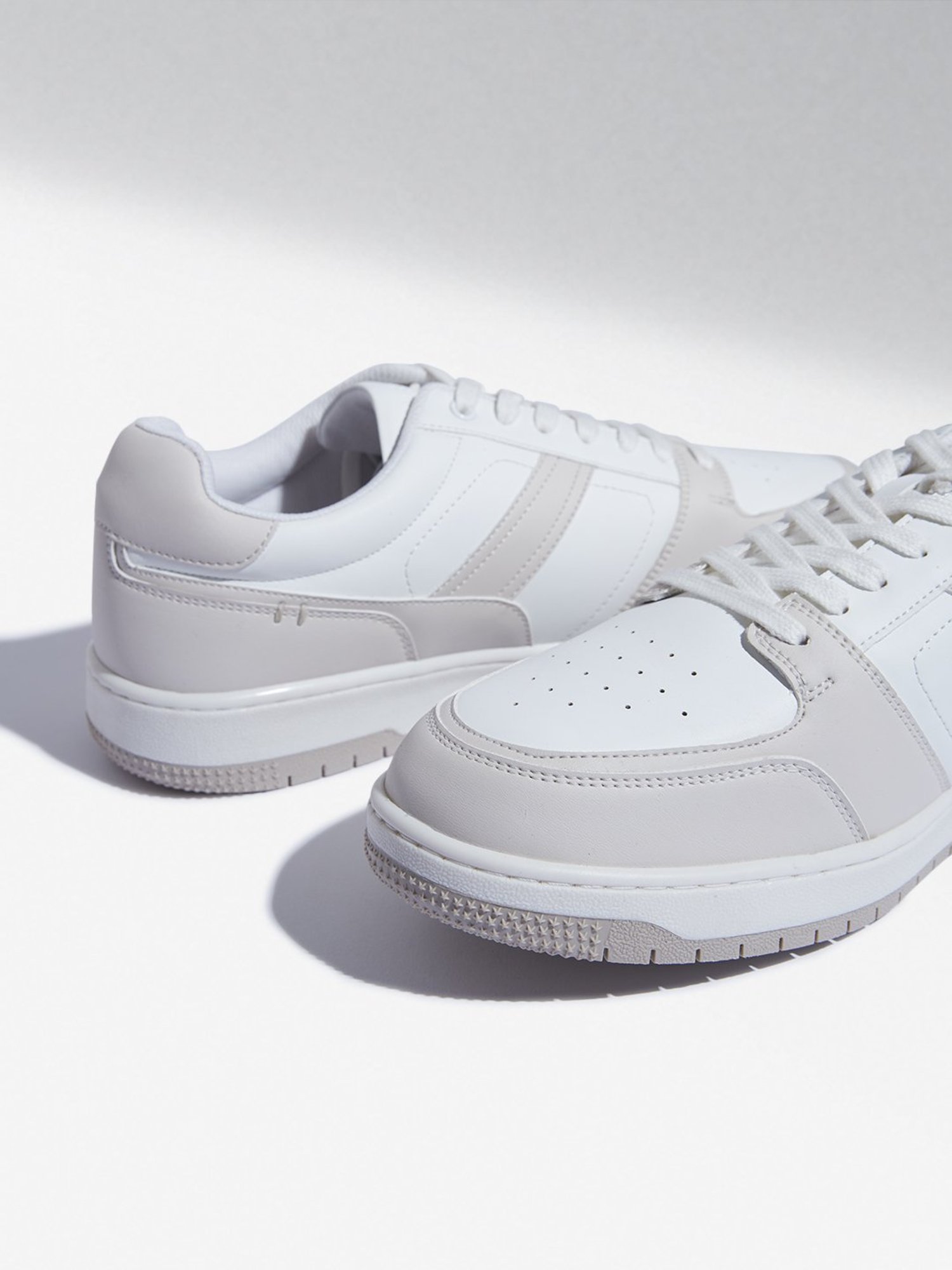 SOLEPLAY by Westside White Lace-Up Stitch Pattern Sneakers