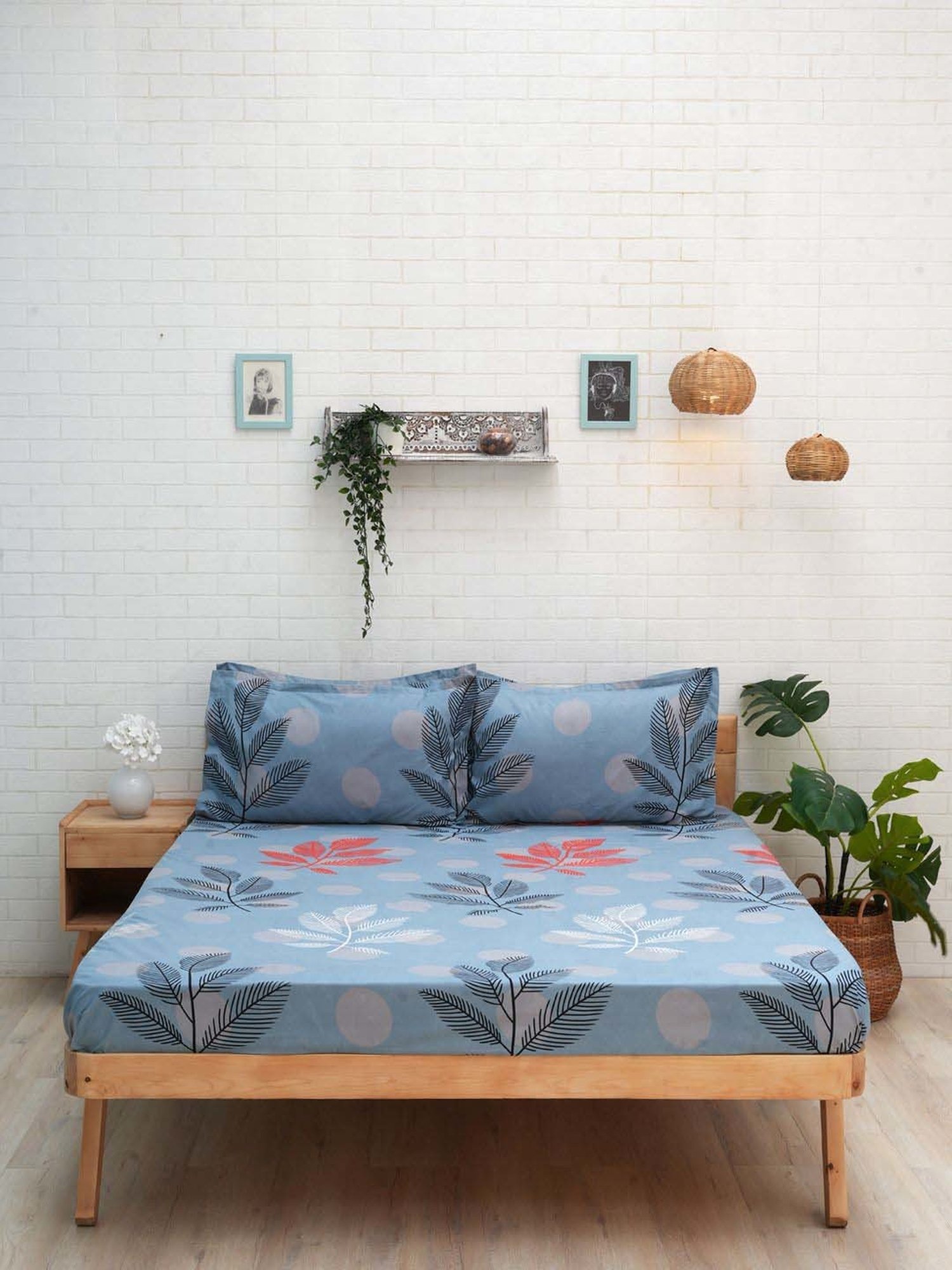 Ariana Blue Microfibre 140 TC Queen Bedsheet with 2 Pillow Covers