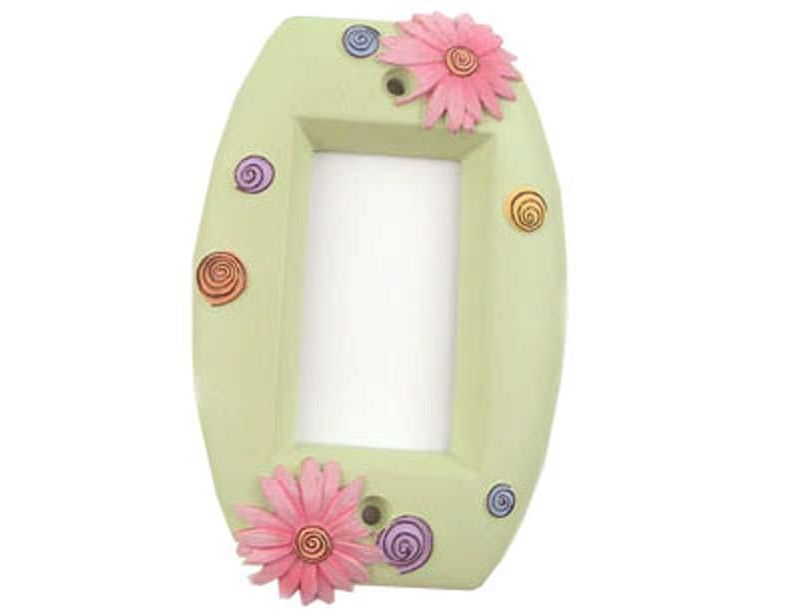 Flower Power - Single Toggle Daisy Lightswitch Plate - Bathroom Accent - York Wallcoverings.