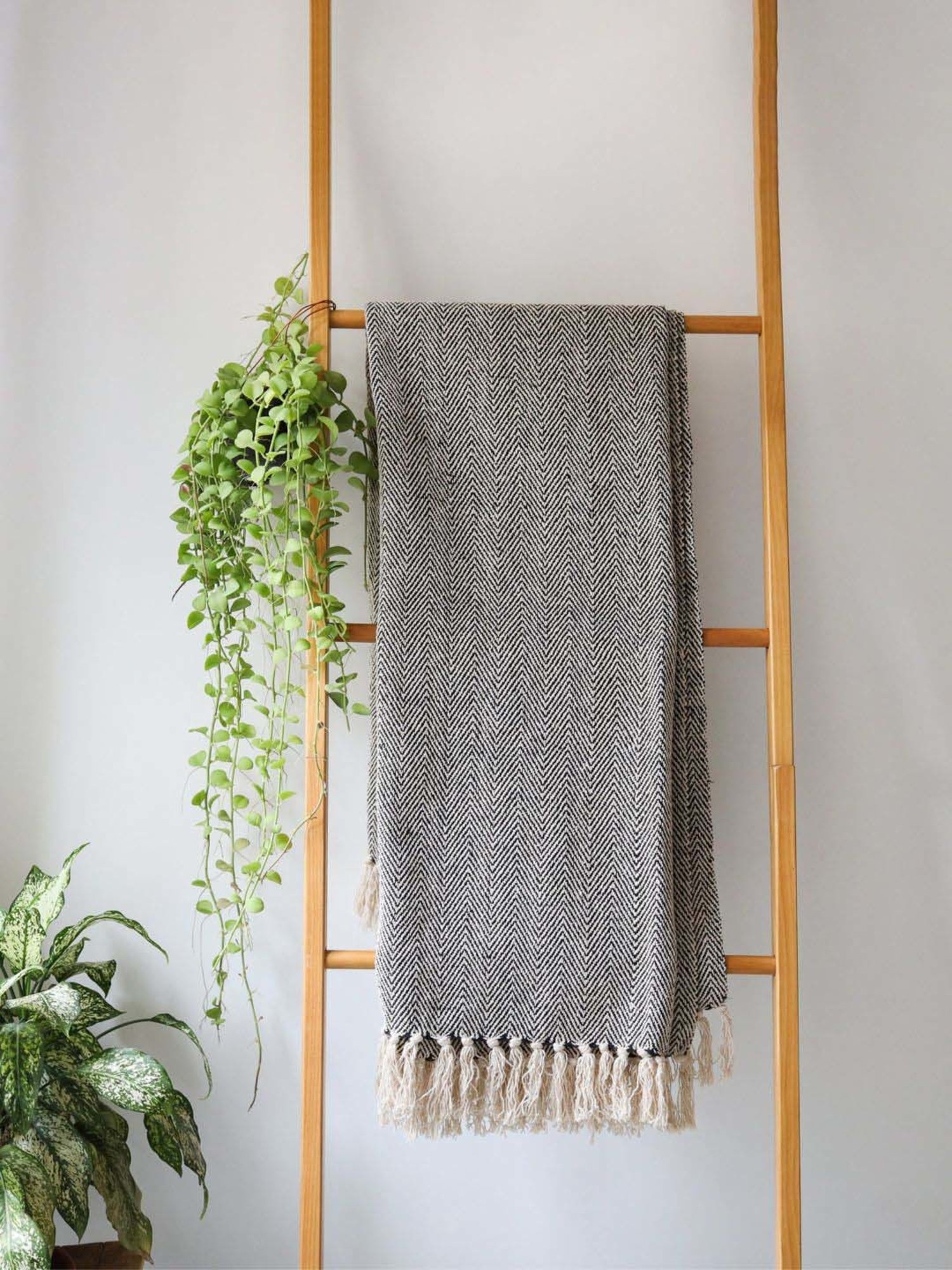 Nestasia Black & Cream Chevron Cotton Knitted Throw blanket with texture for Living Room or Bedroom