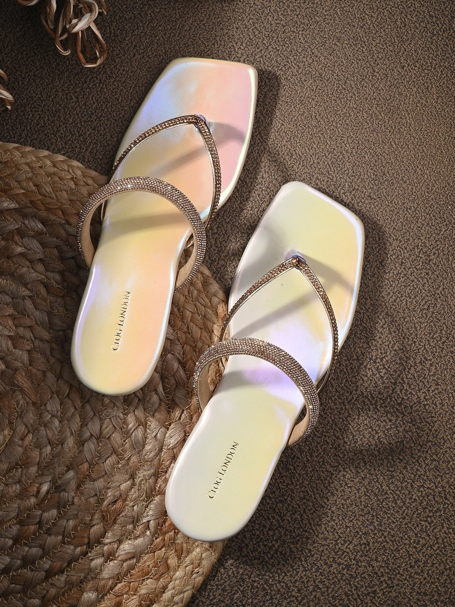 Clog London Women's Cream Thong Sandals