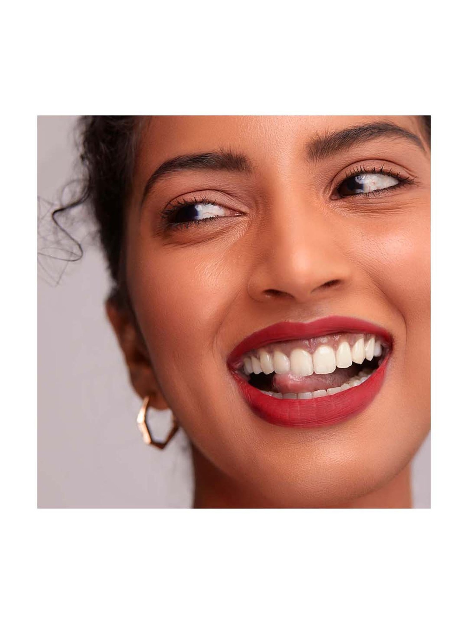 Mamaearth Moisture Matte Longstay Lipstick Melon Red - 2 gm