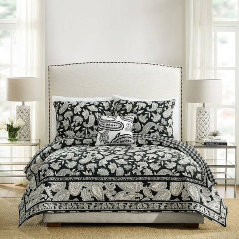 Twin Makani Paisley Reversible Quilt Black/White - Vera Bradley