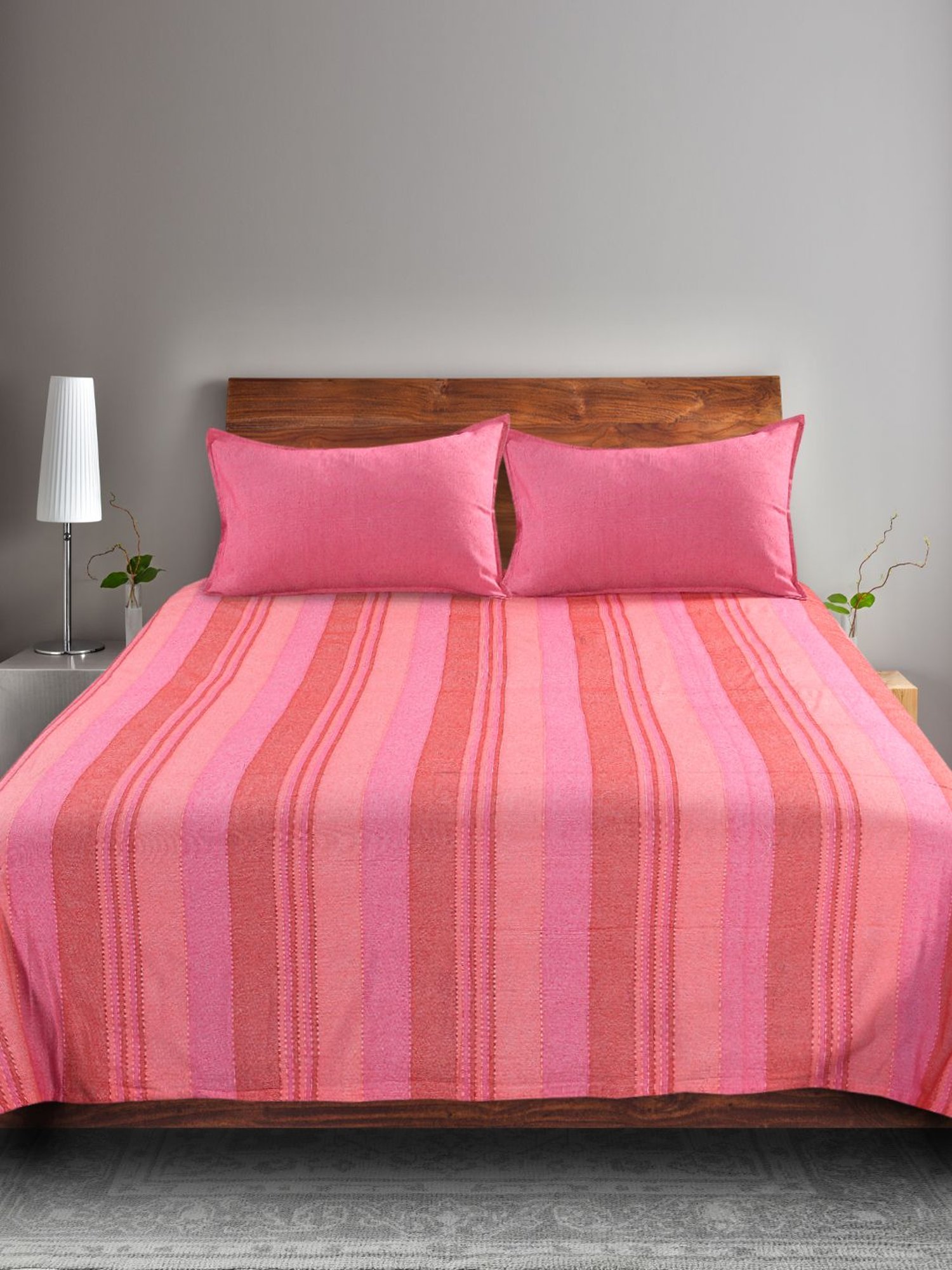 Saral Home Abstract Pink 155 TC Cotton King Sized Bed Sheet with 2 Pillow Covers