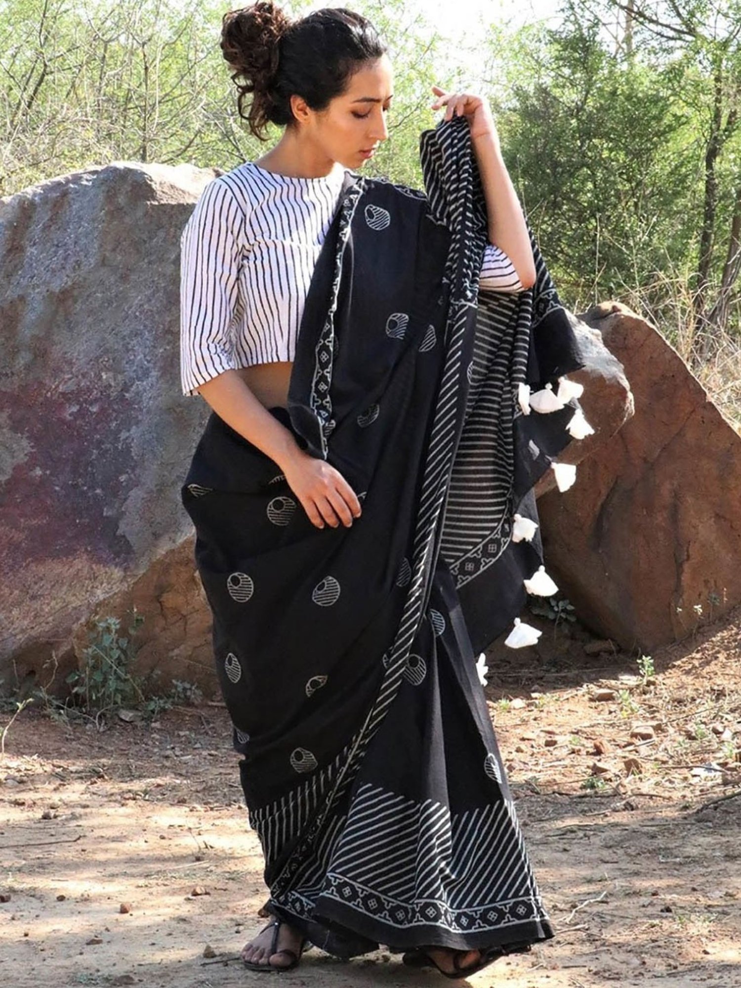 Chidiyaa Black Striped Saree