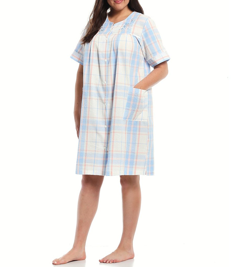 VAN WINKLE CO. Plus Solid Satin Maxi Chemise