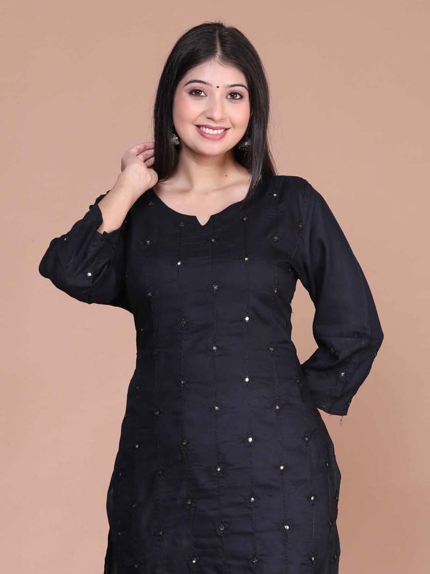 Miravan Black Embroidered Straight Kurta