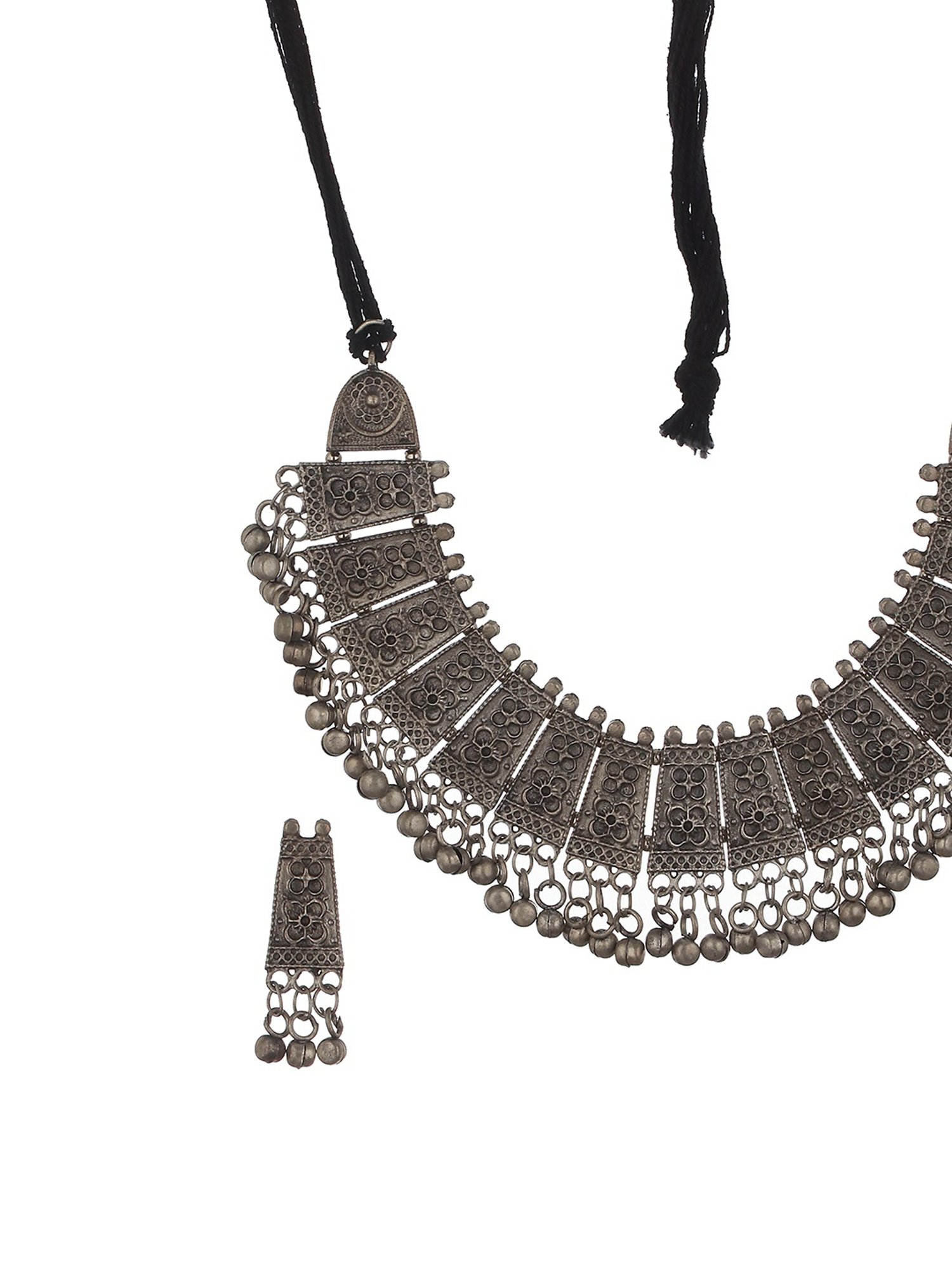 Aatmana Silver Necklace & Earring Set