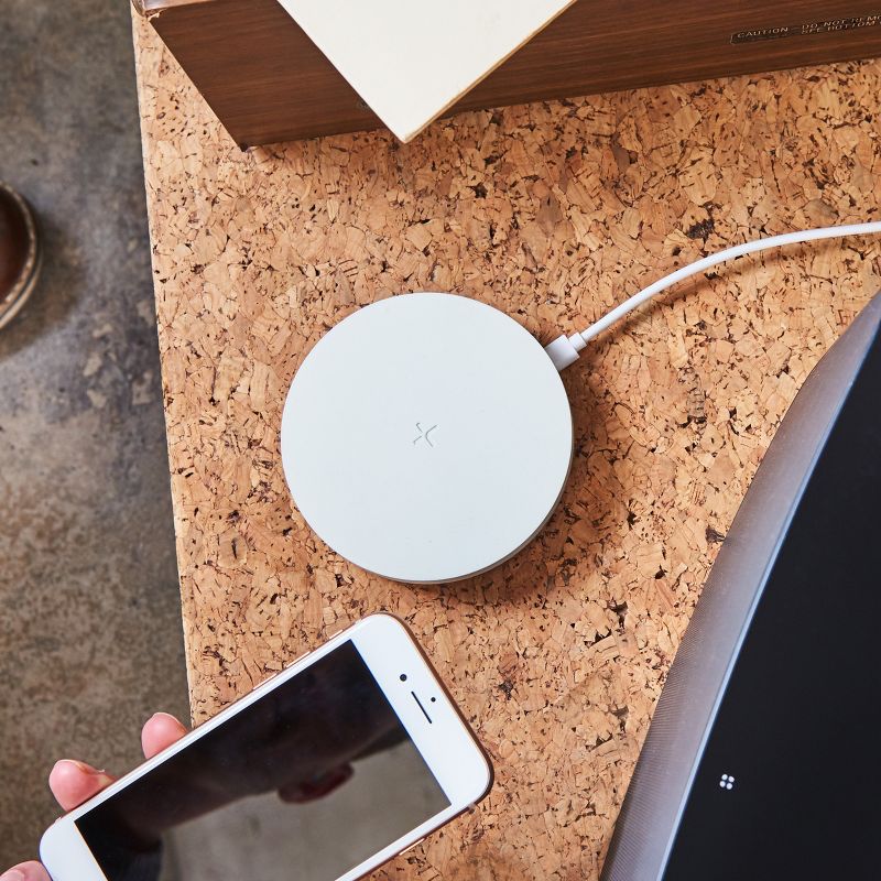 TYLT Puck 10W Wireless Charging Pad – White/Cork