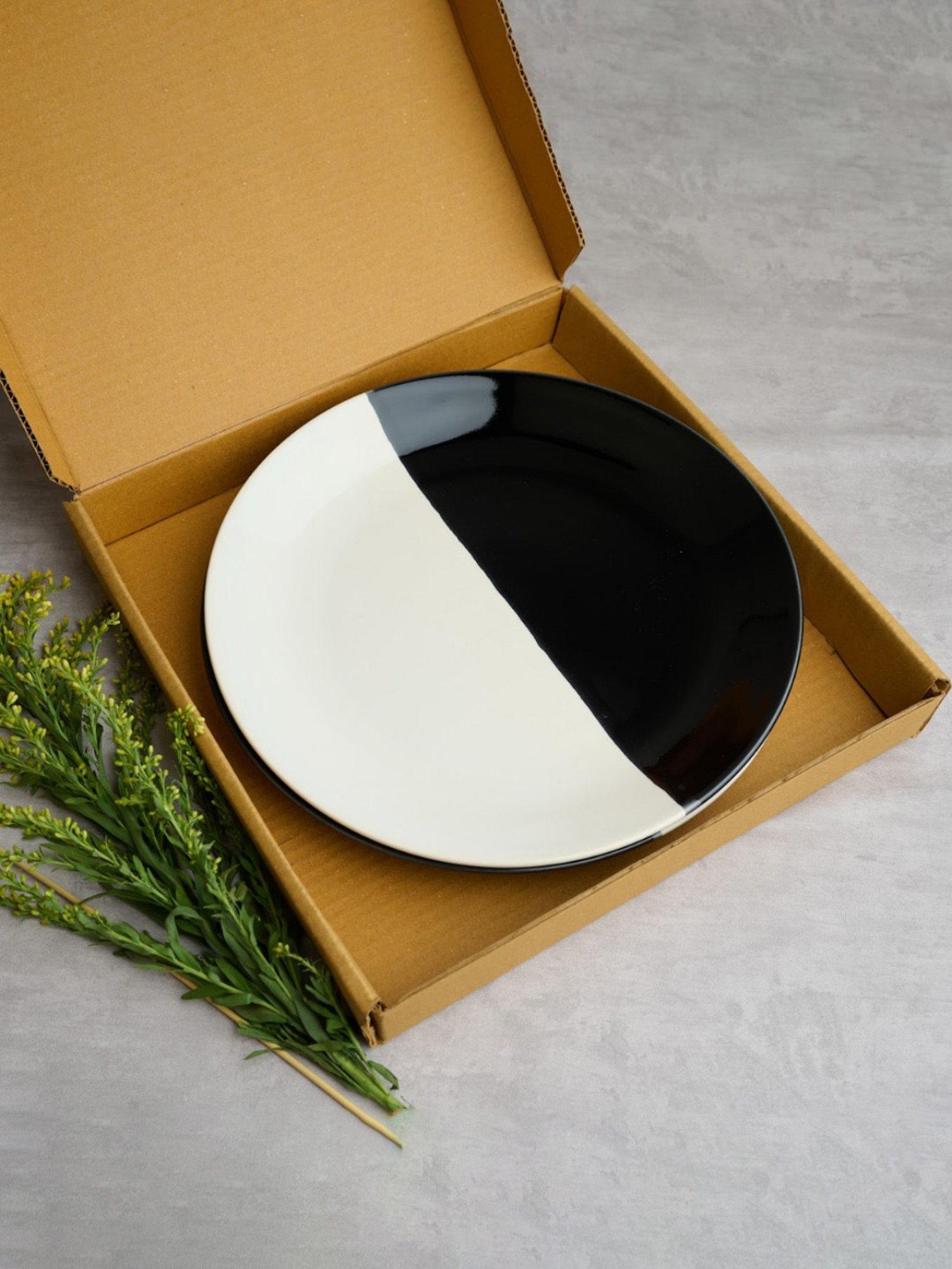 Nestasia Premium Quality Mandala Yellow Spiral Printed Square Shaped Ceramic Plate With Handle