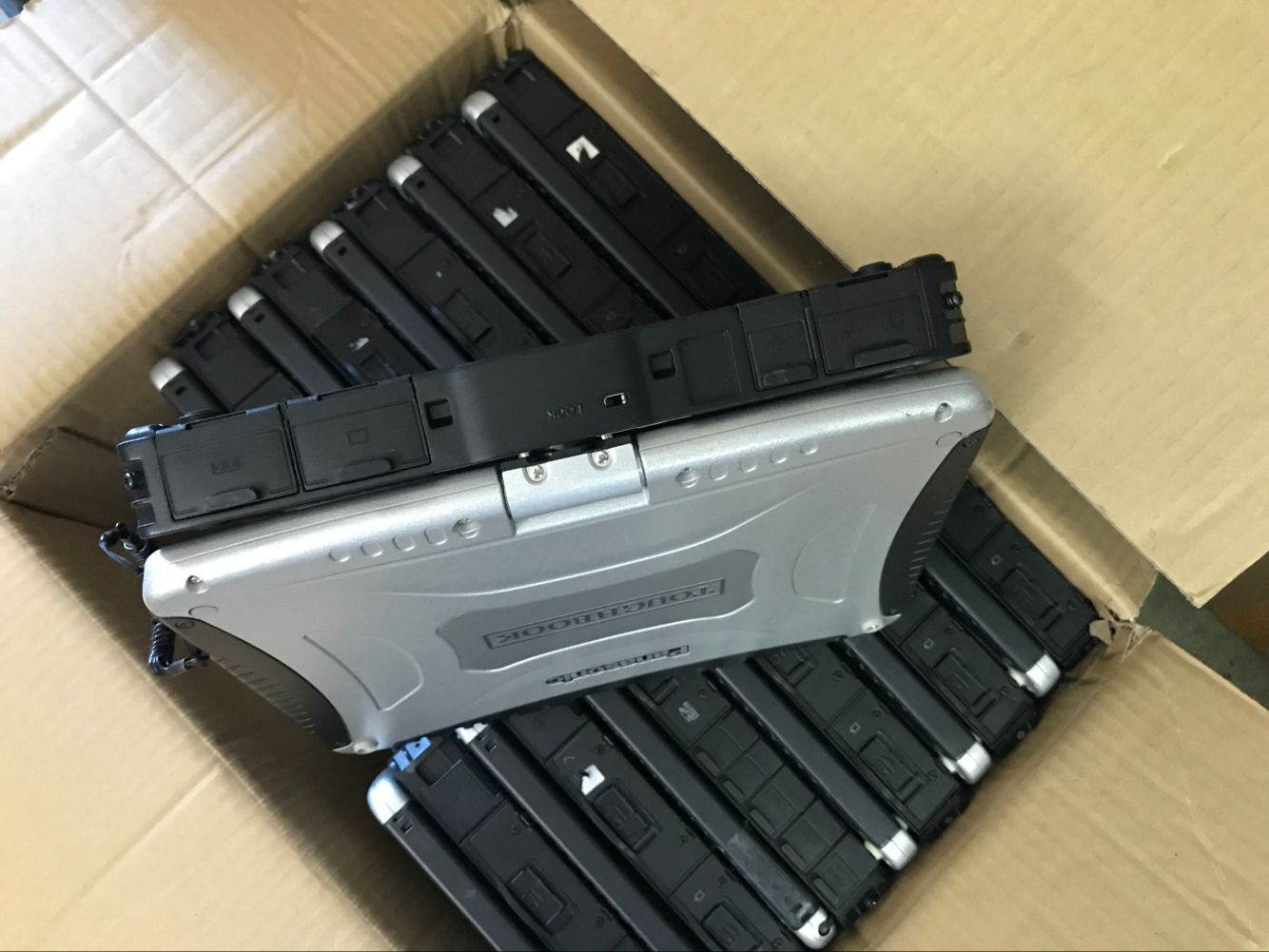 Panasonic laptop CF-19 fully rugged CPU i5/3320/MK6 memory 4G/DDR3 HDD 1TB 10 inch LED screen 1024*768 hand touch rotating Windows 7/XP