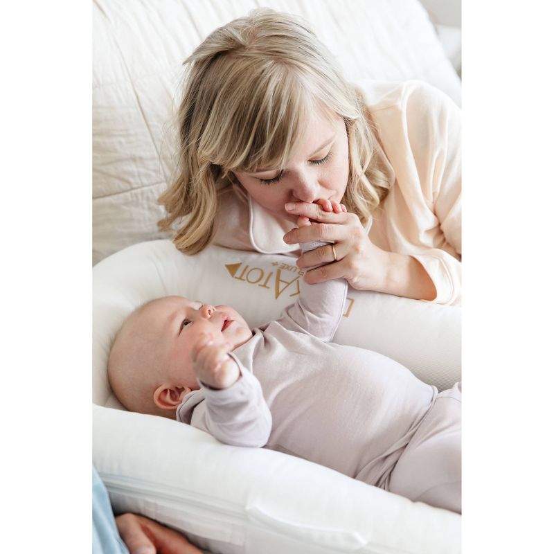 Simmons Kids' Silent Auto Gliding Elite Bassinet - Odyssey