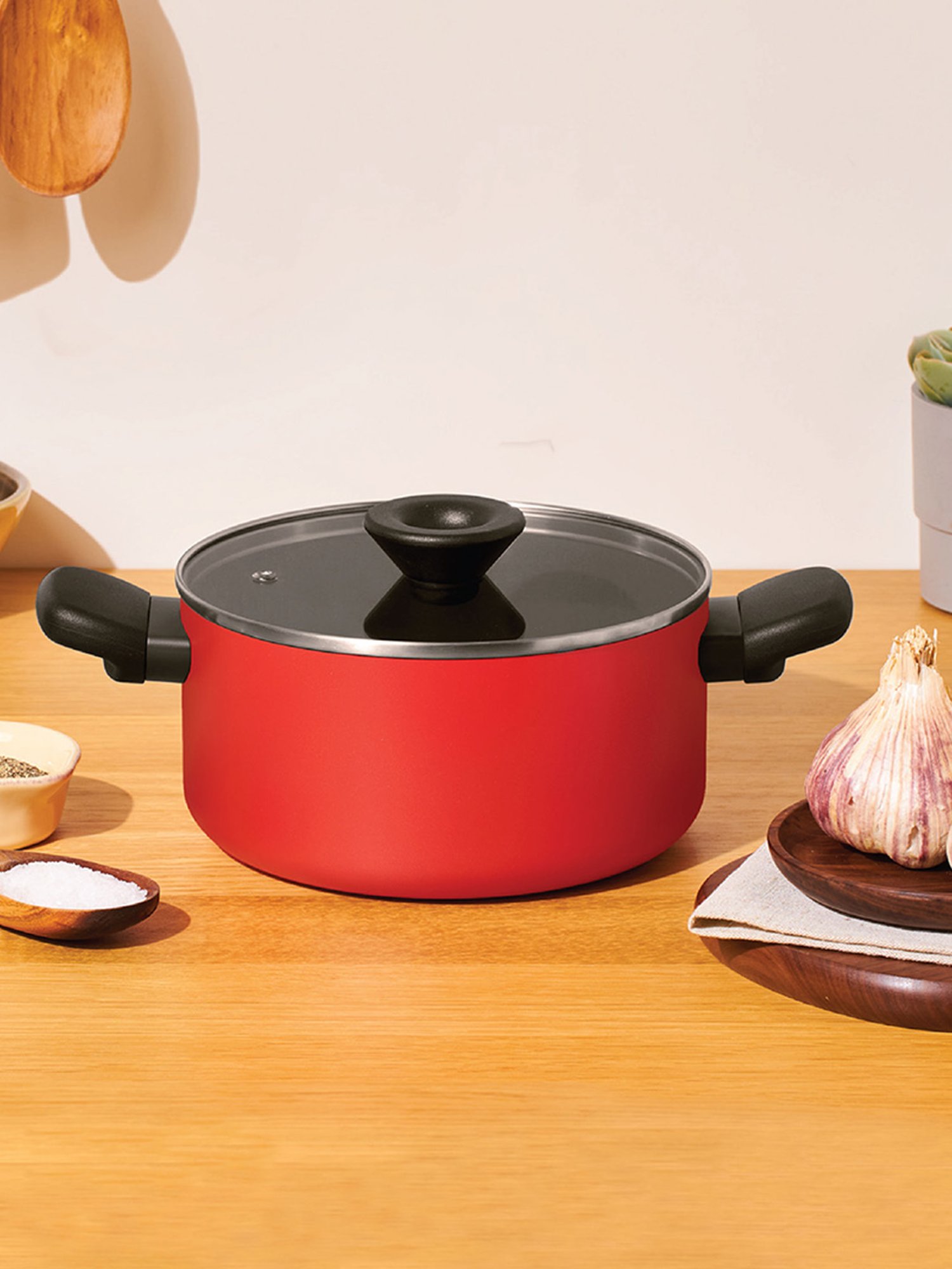 Meyer Bahaus Red Aluminium Casserole with Lid (2.8 L)