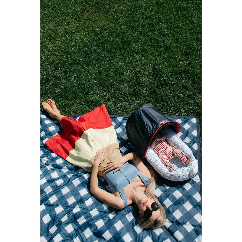 Simmons Kids' Silent Auto Gliding Deluxe Bassinet - Embossed Paisley