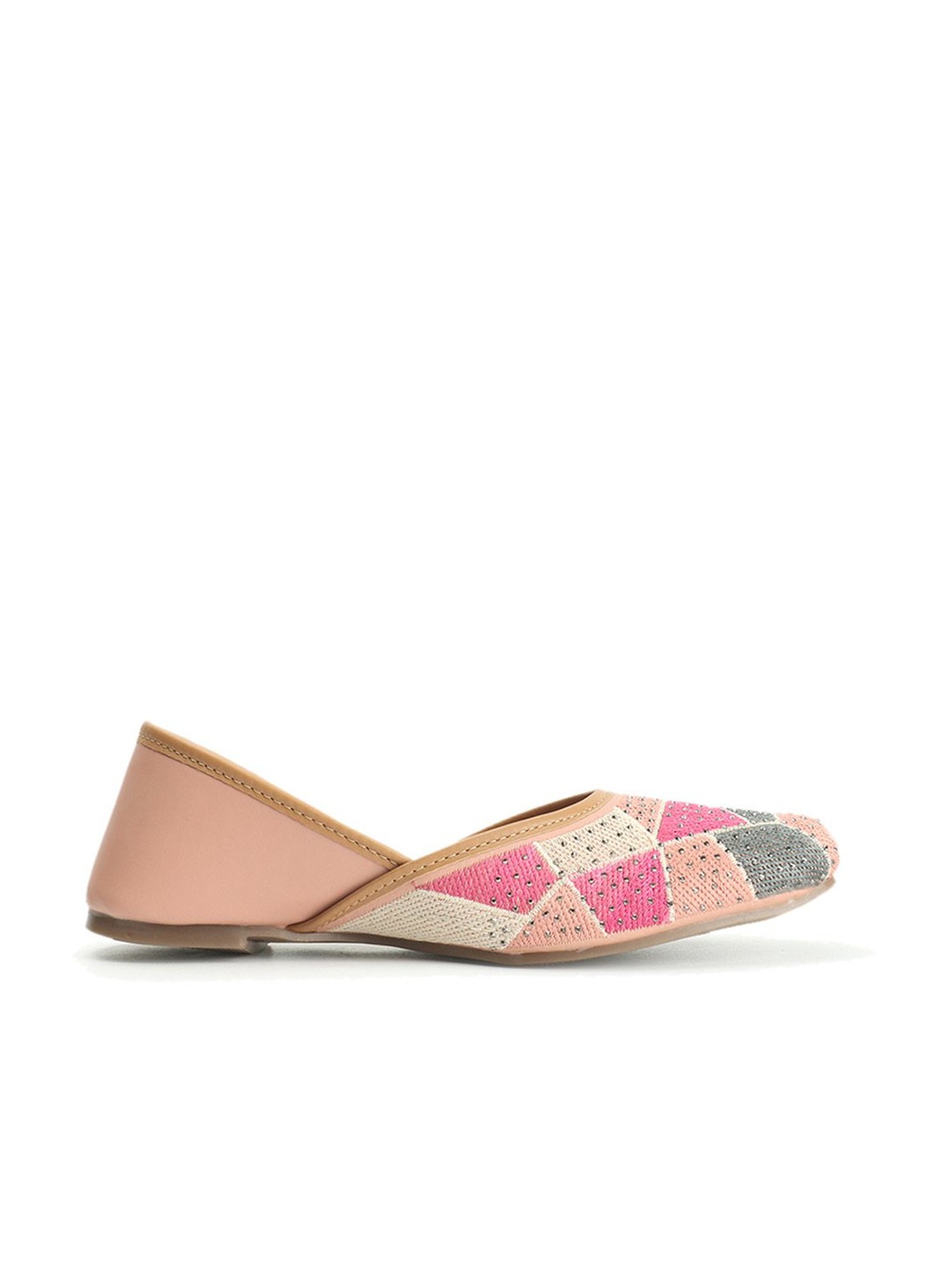 Iconics Women's Peach Ethnic Juttis
