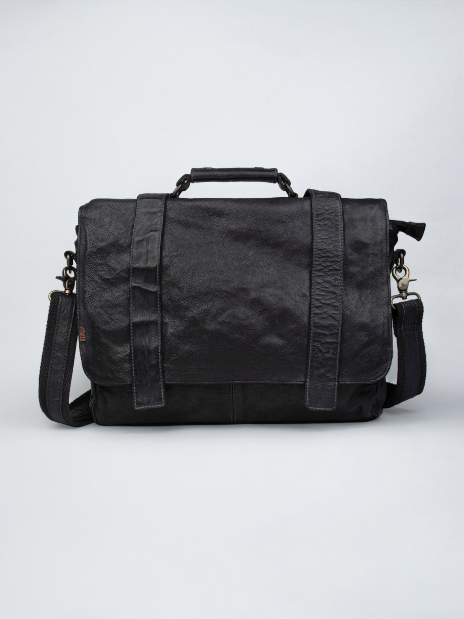 Art N Vintage Axel Black Leather Solid Large Laptop Messenger Bag