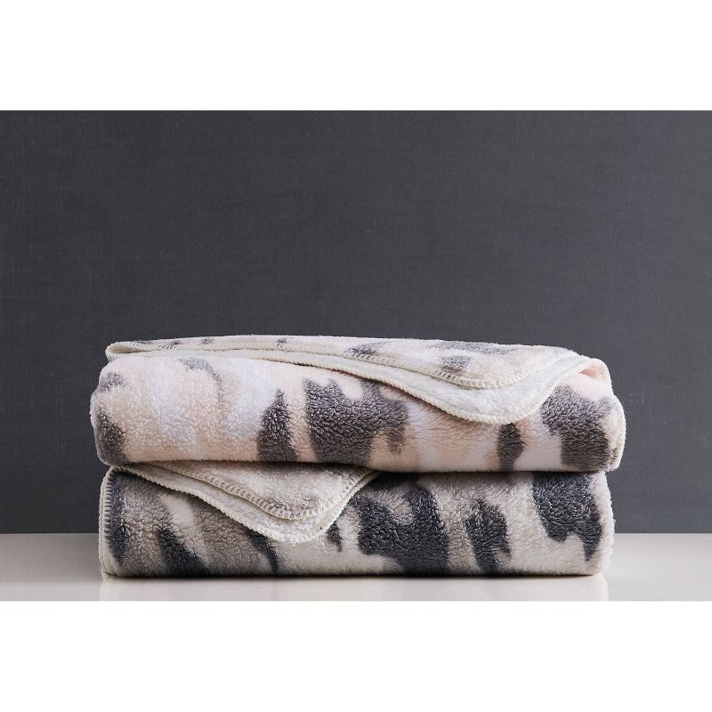 50"x70" Reversible Velvet to Sherpa Excellence Printed Throw Blanket in Gift Box Black - Sean John