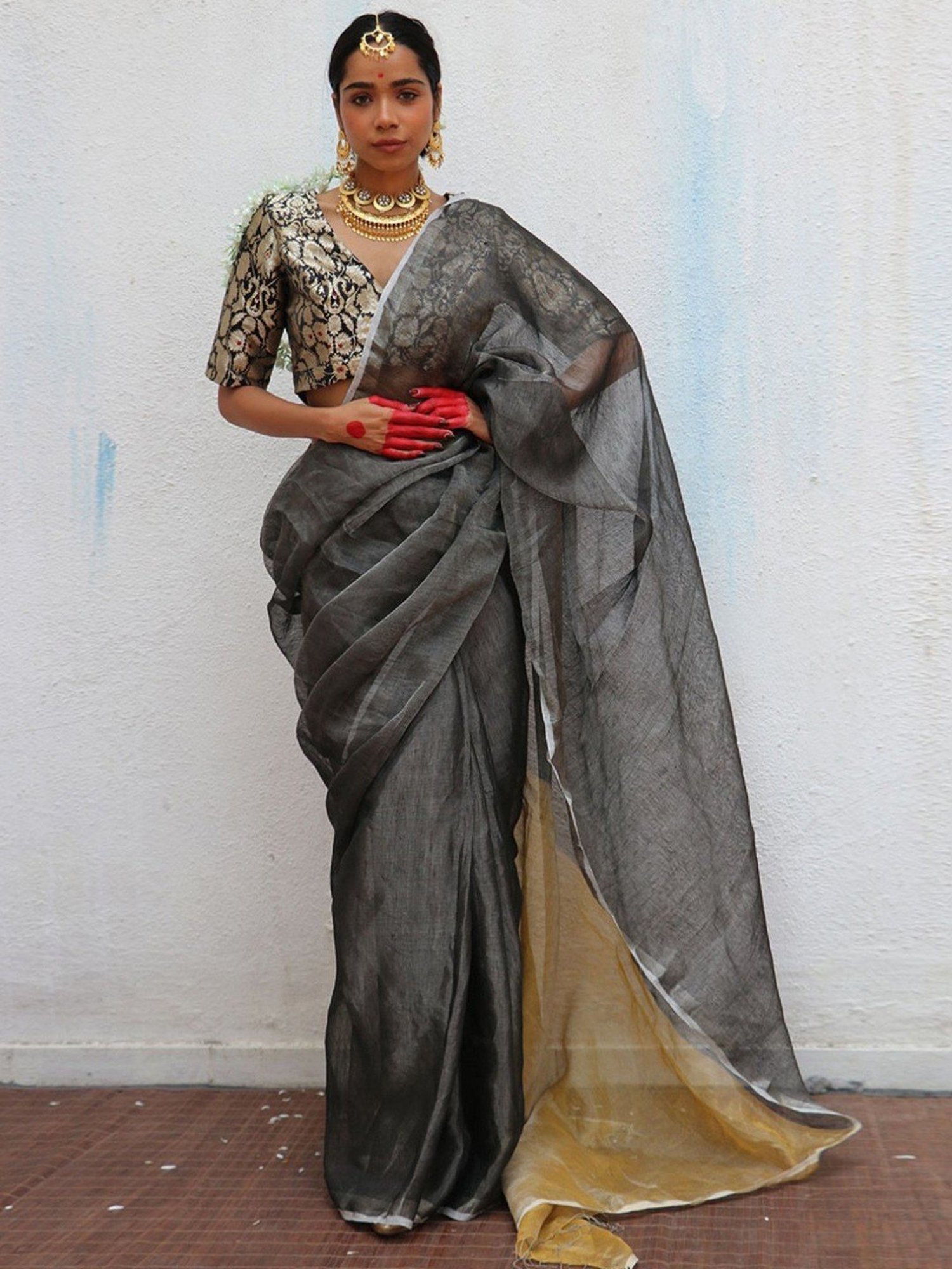 Chidiyaa Grey Chandni Raatein Charulata Handwoven Linen Zari Saree