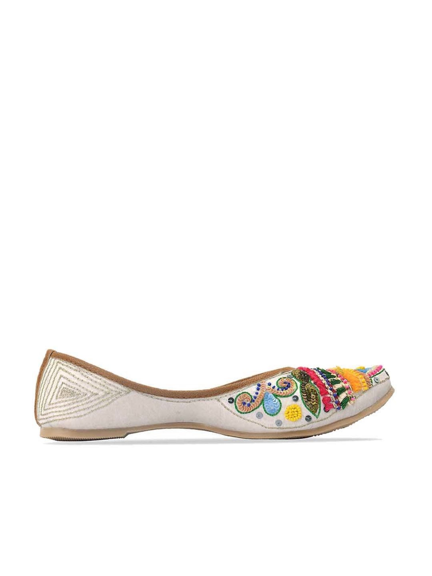 Desi Colour Women's Off White Ethnic Juttis