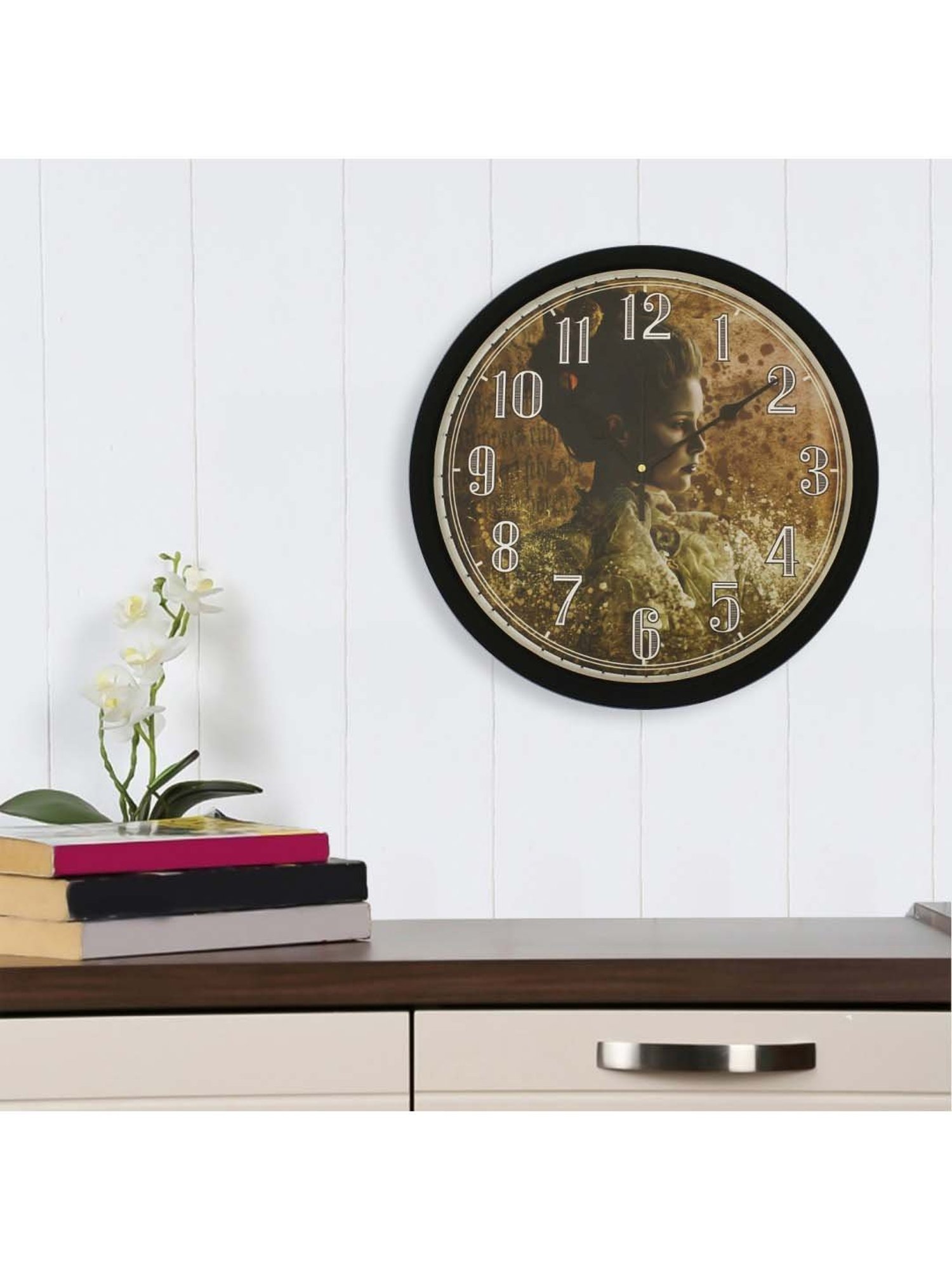 eCraftIndia Designer Round Analog Black Wall Clock