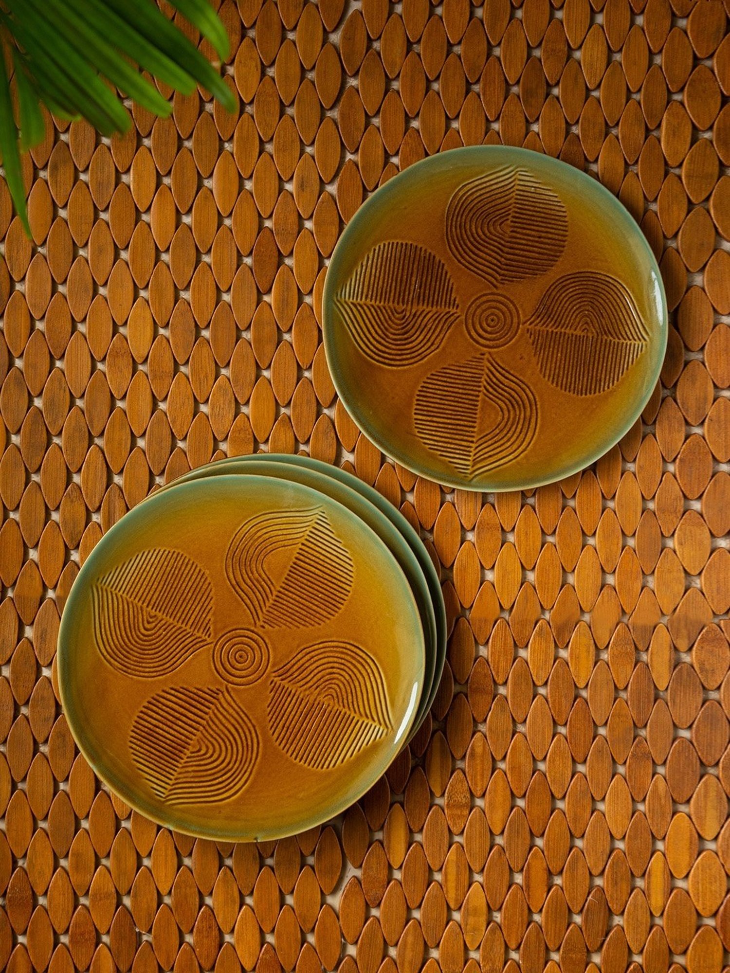 ExclusiveLane 'Peacock Boulevard' Brown & Sea Green Ceramic Dinner Plate - Set of 4