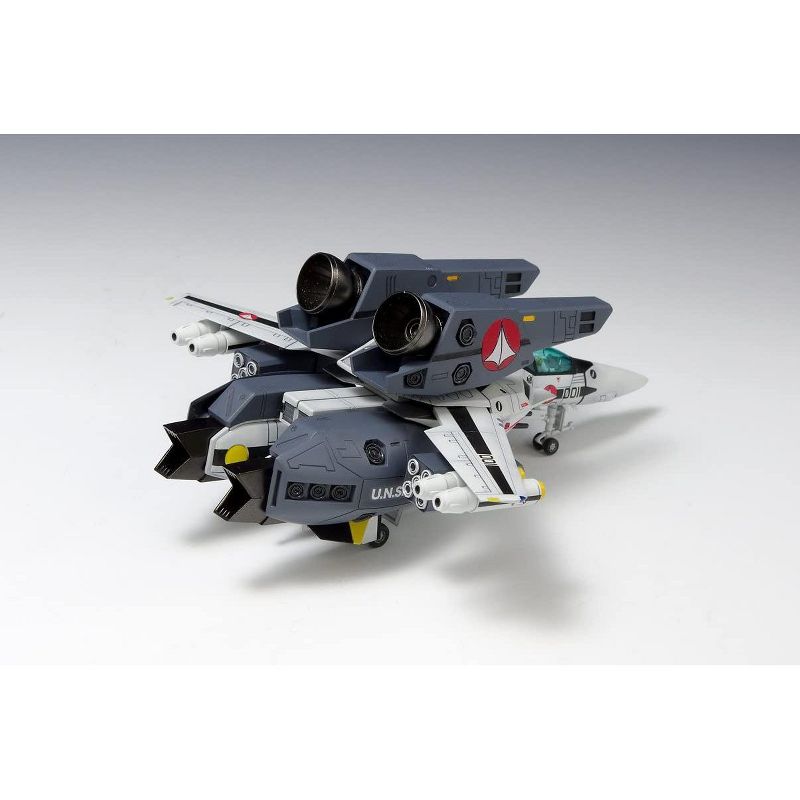 Wave Macross VF-1S Super Valkyrie Fighter Roy Focker 1/72 Scale Model Kit