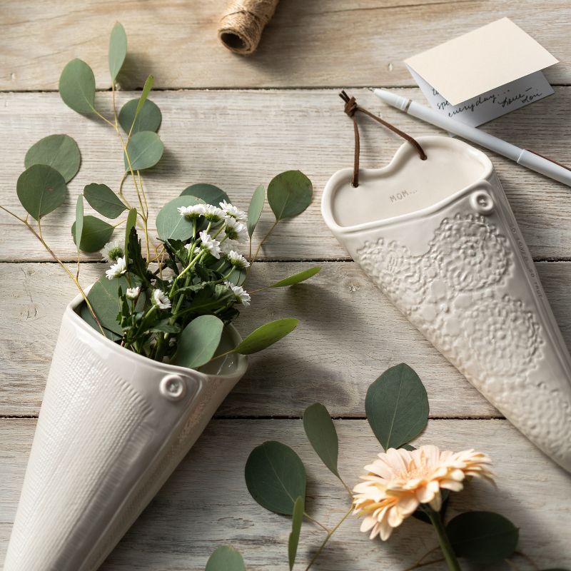 DEMDACO Heart Wall Pocket White