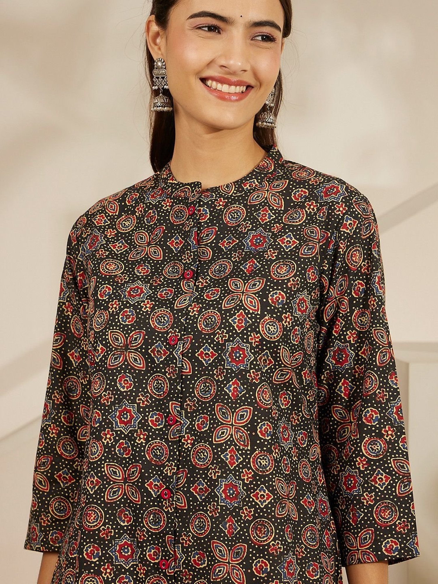 Daali Black Cambric Mandarin Collar 3/4 Sleeves Basics Kurta with Two Pockets